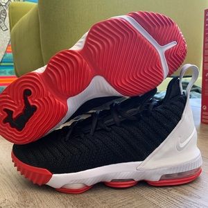 Nike Lebron 16 Bred Sz.7Y New without box